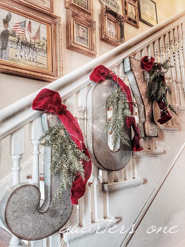 Joy Staircase Christmas Letters #farmhouse #Christmas #Christmasdecor #farmhousedecor #decorhomeideas