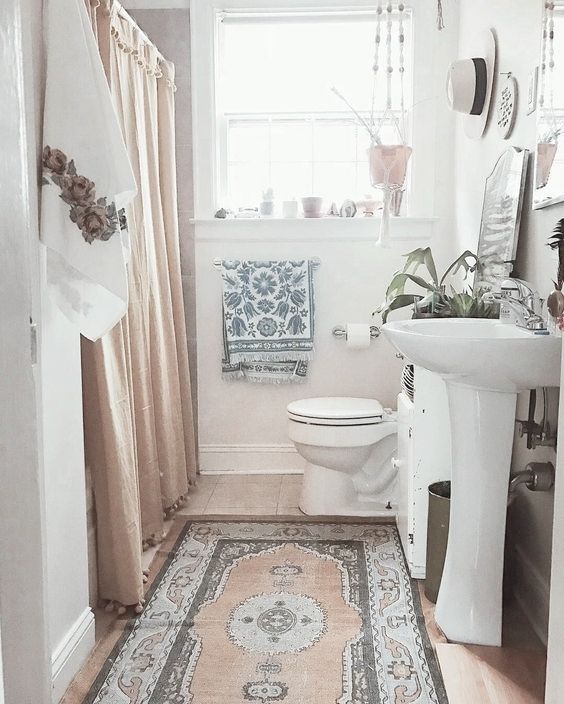 Narrow Bathroom Design With Rug #bathroom #narrow #narrowbathroom #decorhomeideas