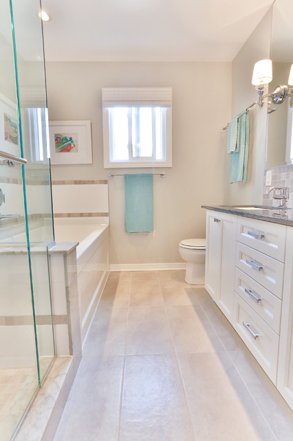 Narrow Bathroom With Teal Accent Accessories #bathroom #narrow #narrowbathroom #decorhomeideas