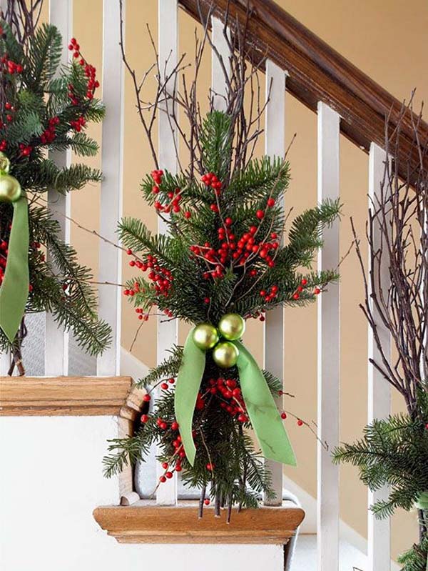 Nature Inspired Christmas Banister Decoration #Christmas #Christmasdecor #nature #natural #natureinspired #decorhomeideas