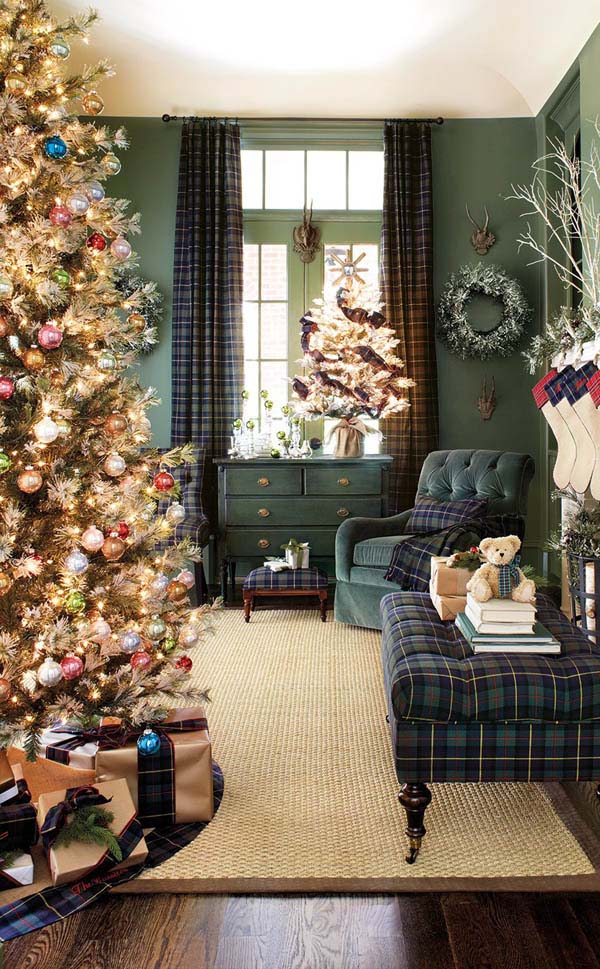 Olive Green Living Room Christmas Decor #Christmasdecor #Christmas #livingroom #decorhomeideas