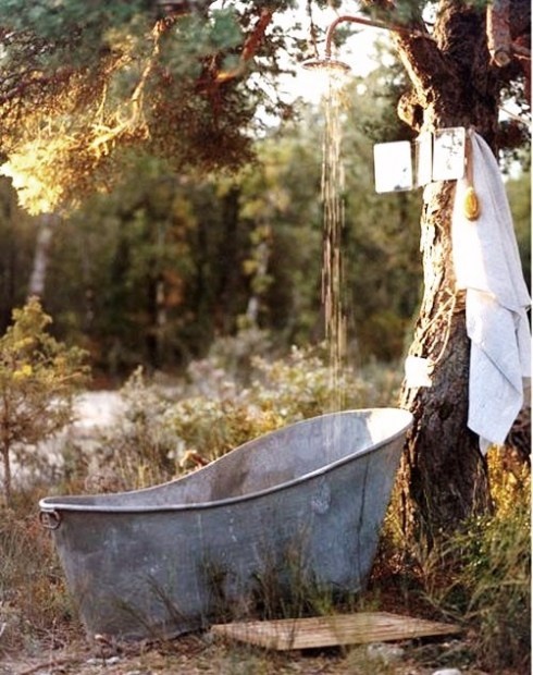 Outdoor Shower Tin Bath #tin #bathtub #tub #tinbath #decorhomeideas