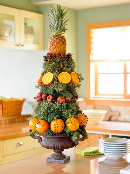 Pineapple tower Christmas Decor #Christmas #Christmasdecor #nature #natural #natureinspired #decorhomeideas