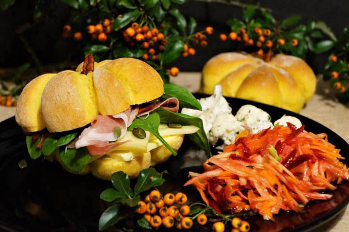 Pumpkin Shaped Rolls