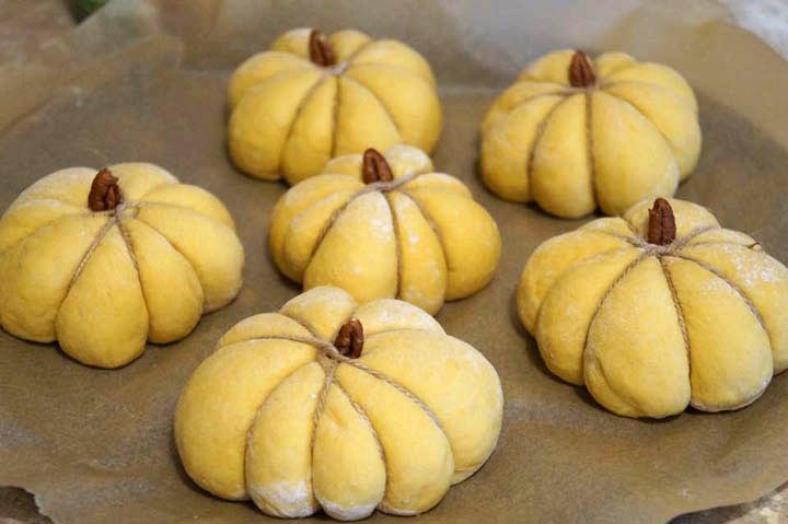 Pumpkin Shaped Rolls Instructions