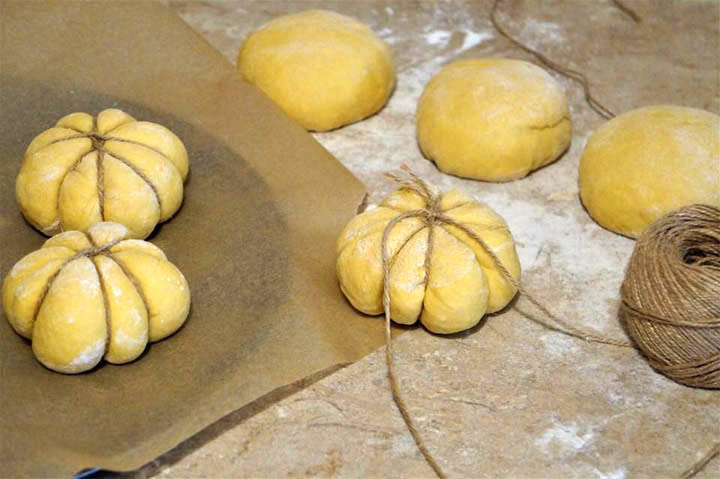 Pumpkin Shaped Rolls Preparation