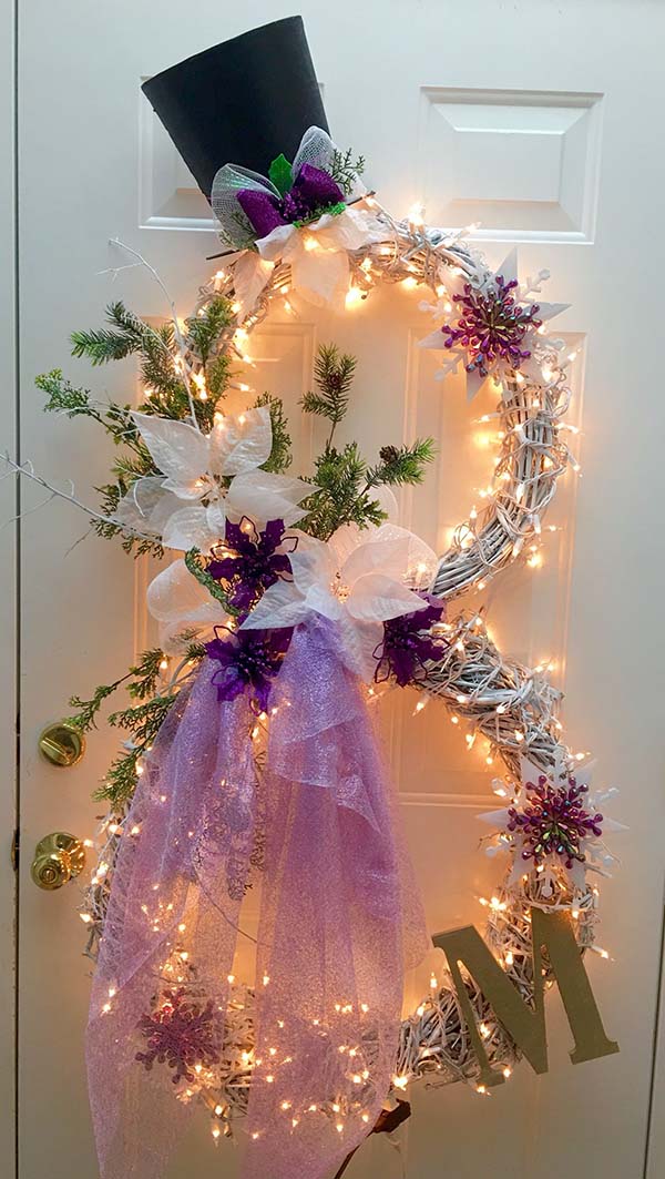 Purple Christmas Wreath With Monogram #Christmasdecor #purple #Christmas #decorhomeideas