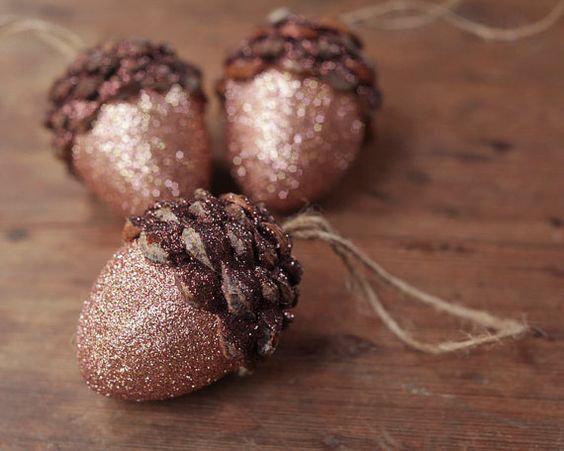 Rose Gold Christmas Acorn #rosegold #Christmas #Christmasdecor #rosegolddecor #decorhomeideas