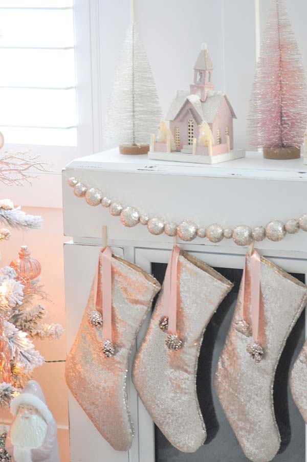 Rose Gold Christmas Mantel Socks #rosegold #Christmas #Christmasdecor #rosegolddecor #decorhomeideas