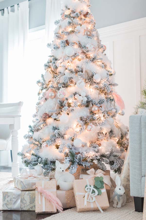 Rose Gold Decorated Christmas Tree #rosegold #Christmas #Christmasdecor #rosegolddecor #decorhomeideas