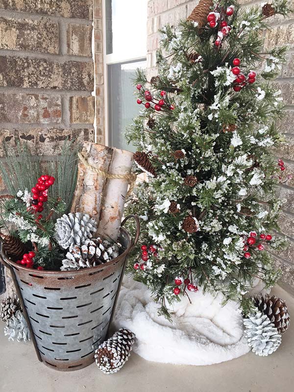 Rustic Front Porch Christmas Decor #farmhouse #Christmas #Christmasdecor #farmhousedecor #decorhomeideas