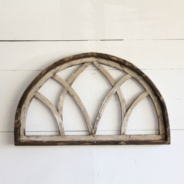 Rustic Venetian Window Frame #rusticbedroom #rustic #bedroom #farmhouse #decorhomeideas