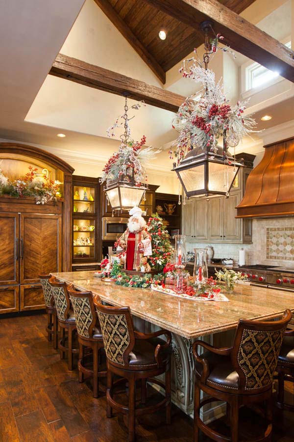 Traditional Kitchen Christmas Decorated #Christmas #Christmasdecor #kitchen #Christmaskitchen #decorhomeideas