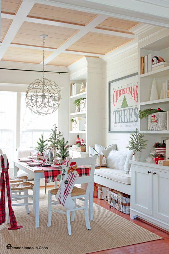 White Kitchen Red Christmas Decor #Christmas #Christmasdecor #kitchen #Christmaskitchen #decorhomeideas