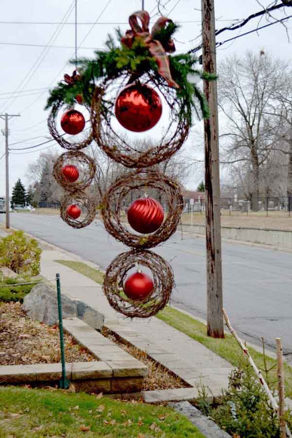 Wreaths and Balls #Christmasdecor #Christmas #outdoor #decorations #decorhomeideas