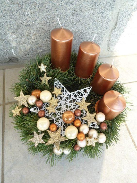 Brown Candles Christmas Centerpiece #Christmas #Christmasdecor #candles #centerpiece #decorhomeideas