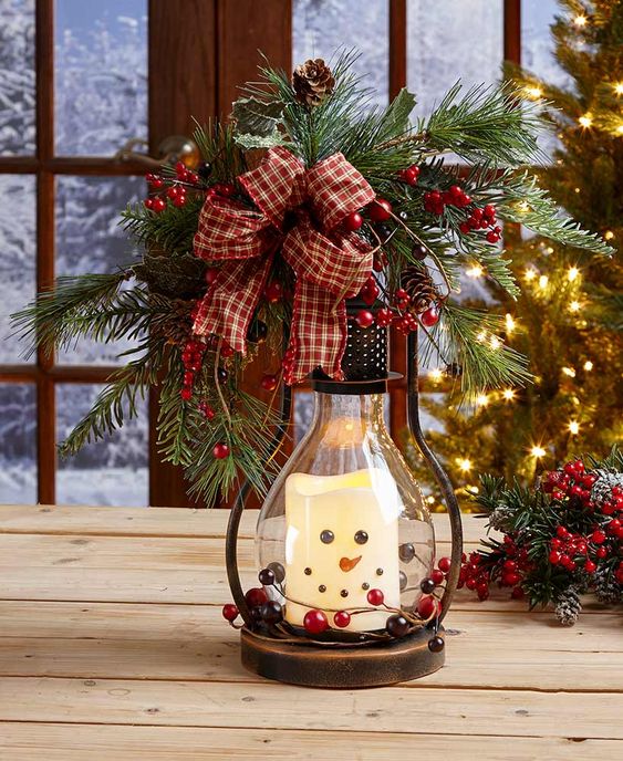 Candle Lantern Christmas Centerpiece #Christmas #centerpiece #Christmasdecor #decorhomeideas