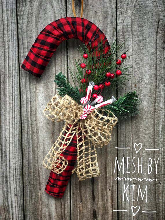 Candy Cane Red Christmas Wreath #Christmasdecor #Christmas #red #reddecor #decorhomeideas