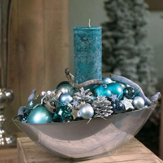 Christmas Candle Centerpiece In Turquoise #Christmas #Christmasdecor #candles #centerpiece #decorhomeideas