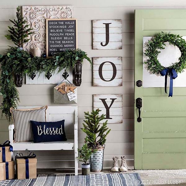 Christmas Entryway #Christmas #Christmasdecor #entryway #hallway #decorhomeideas