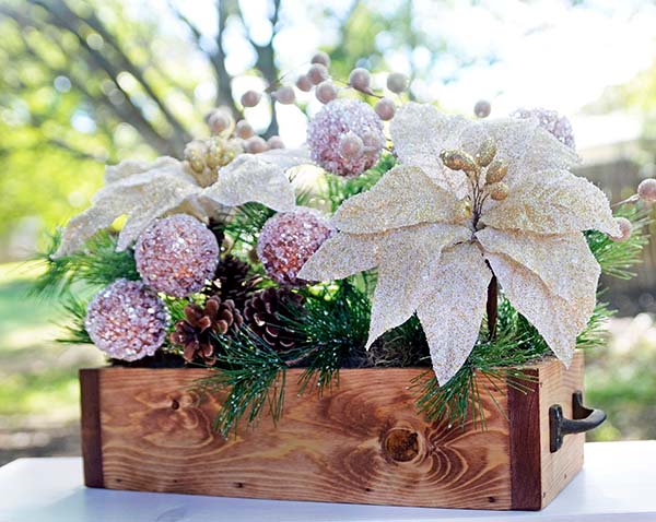 Christmas Floral Centerpiece #Christmas #Christmasdecor #centerpieces #Christmascenterpieces #decorhomeideas