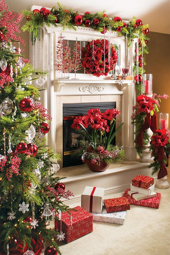 Christmas Mantle Decor In Red #Christmasdecor #Christmas #red #reddecor #decorhomeideas