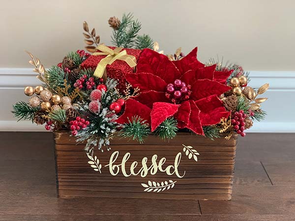 Container Box Christmas Centerpiece #Christmas #Christmasdecor #centerpieces #Christmascenterpieces #decorhomeideas