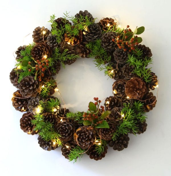 DIY Pinecone Wreath #Christmas #Christmasdecor #pinecones #crafts #decorhomeideas