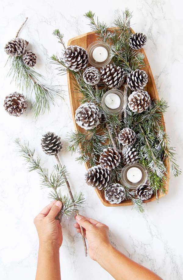 DIY Snow Covered Pinecones Centerpiece #Christmas #Christmasdecor #pinecones #crafts #decorhomeideas
