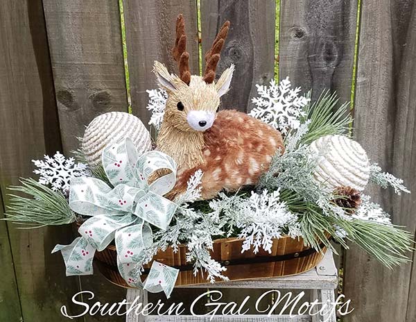 Deer Christmas Centerpiece #Christmas #Christmasdecor #centerpieces #Christmascenterpieces #decorhomeideas