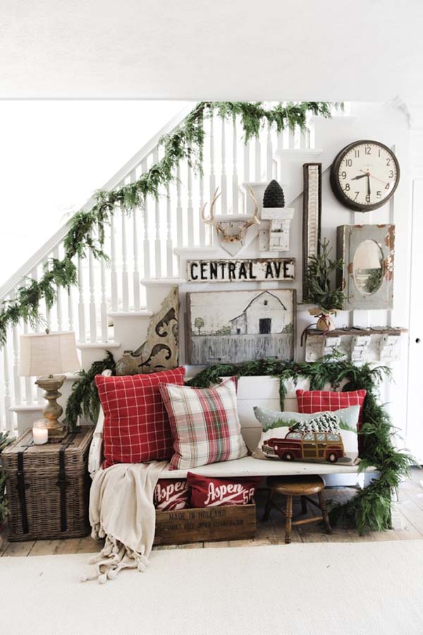 Farmhouse Entryway Christmas Decor #Christmas #Christmasdecor #entryway #hallway #decorhomeideas