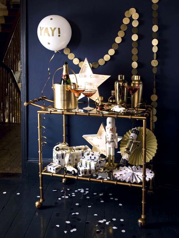 Gold And Navy Blue Christmas Decoration #Christmas #Christmasdecor #gold #navyblue #decorhomeideas