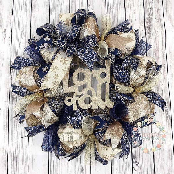 Gold Navy Blue Christmas Wreath #Christmas #Christmasdecor #gold #navyblue #decorhomeideas