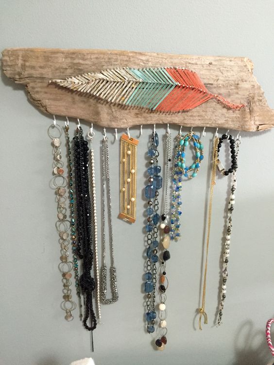Jewelry Feather Hanger String Art #stringart #diy #stringartideas #decorhomeideas