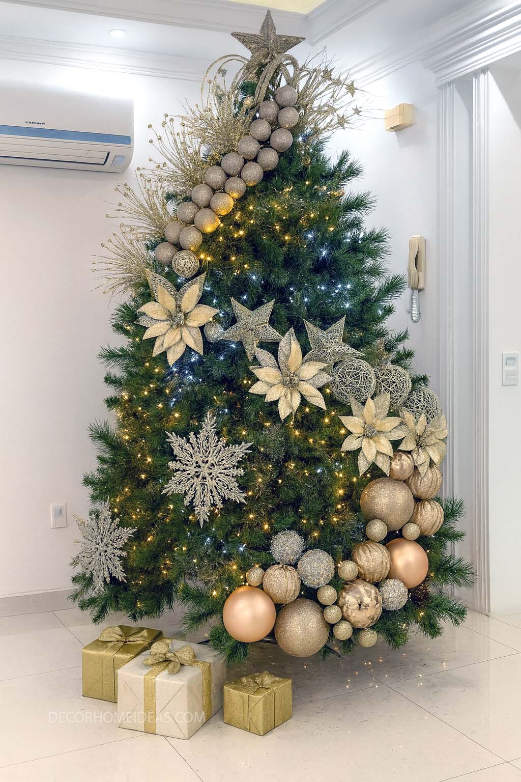 Luxury Gold Christmas Tree Decor for a Glam Holiday Look