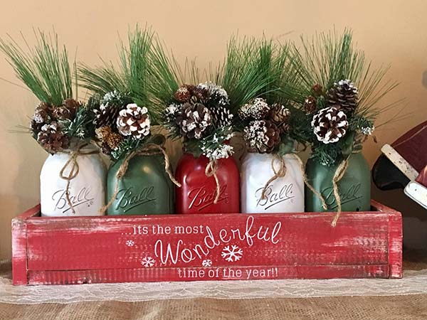 Mason Jar Christmas Centerpiece #Christmas #Christmasdecor #centerpieces #Christmascenterpieces #decorhomeideas