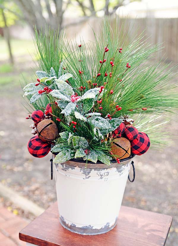 Natural Rustic Christmas Centerpiece #Christmas #Christmasdecor #centerpieces #Christmascenterpieces #decorhomeideas