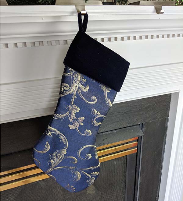 Navy Blue And Gold Christmas Socks #Christmas #Christmasdecor #gold #navyblue #decorhomeideas