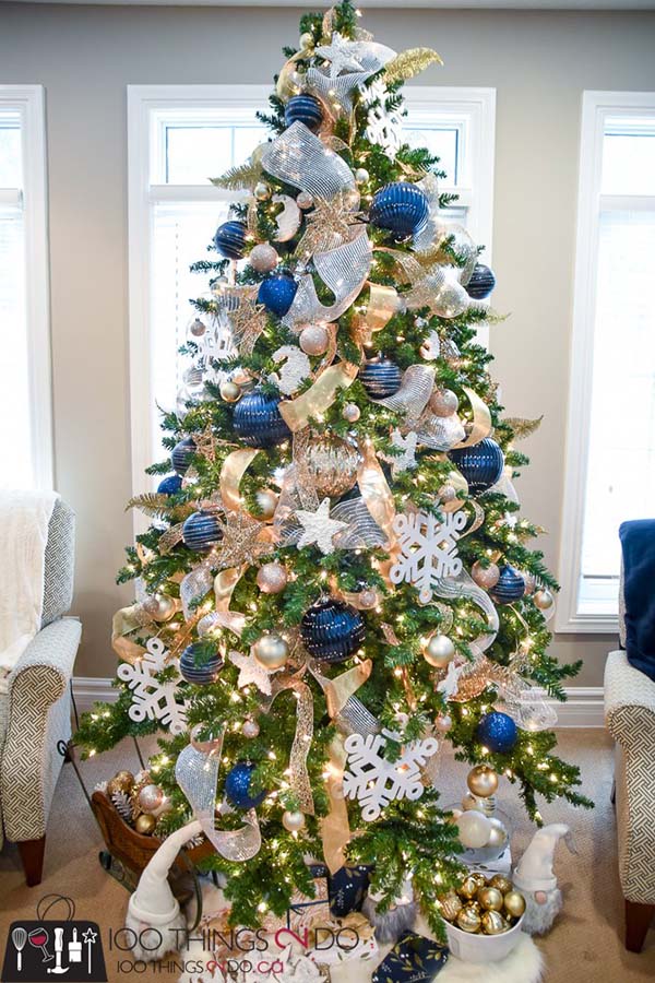 Navy Blue And Gold Christmas Tree #Christmas #Christmasdecor #gold #navyblue #decorhomeideas