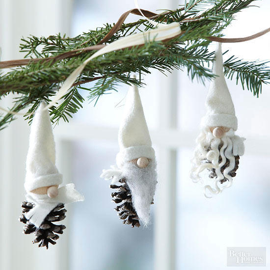 Pinecone Gnome Ornaments #Christmas #Christmasdecor #pinecones #crafts #decorhomeideas