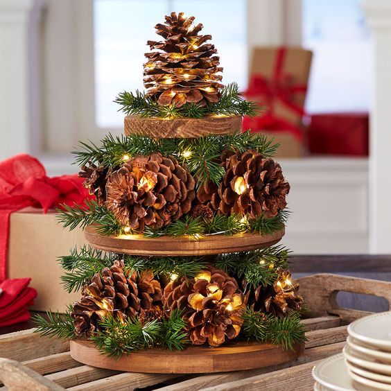 Pinecones Christmas Tray Decoration #Christmas #Christmasdecor #pinecones #crafts #decorhomeideas