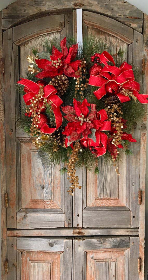 Red Christmas Wreath #Christmasdecor #Christmas #red #reddecor #decorhomeideas