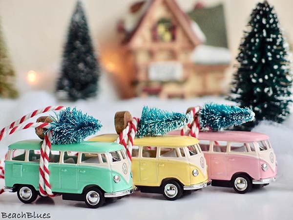 Retro Bus Christmas Centerpieces #Christmas #Christmasdecor #centerpieces #Christmascenterpieces #decorhomeideas