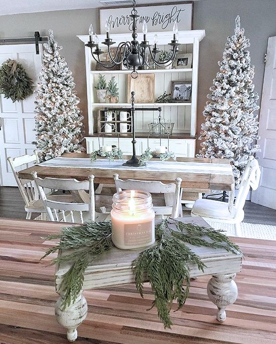 Rustic Candle Centerpiece #Christmas #centerpiece #Christmasdecor #decorhomeideas