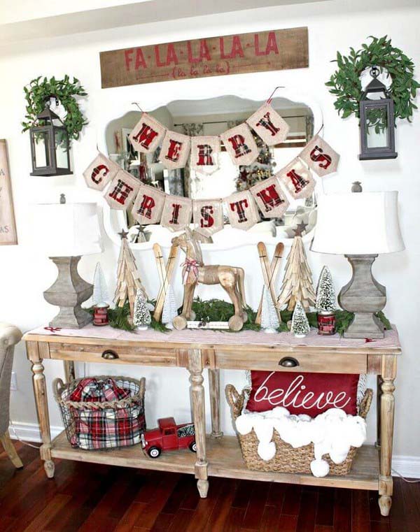 Rustic Entryway Christmas Decoration #Christmas #Christmasdecor #entryway #hallway #decorhomeideas