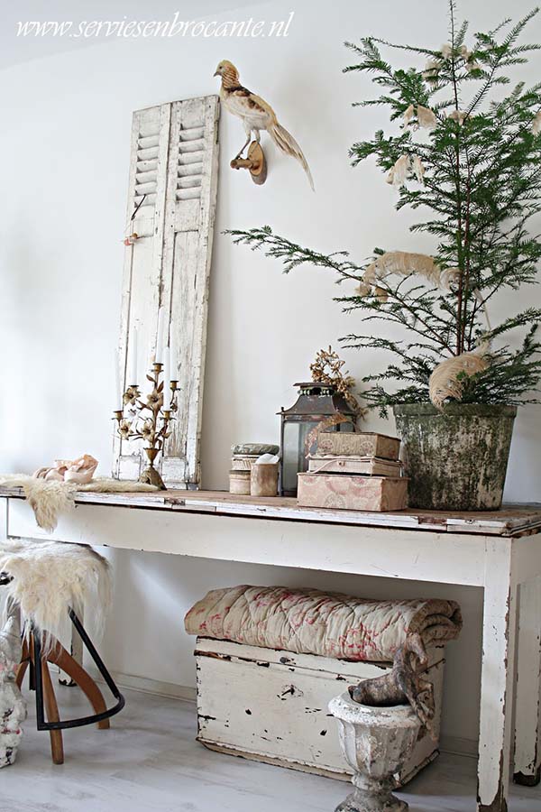 Rustic Farmhouse Entryway Christmas Decor #Christmas #Christmasdecor #entryway #hallway #decorhomeideas