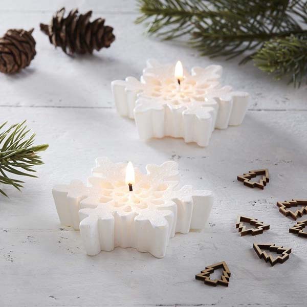 Snowflake Christmas Candles #Christmas #Christmasdecor #candles #centerpiece #decorhomeideas