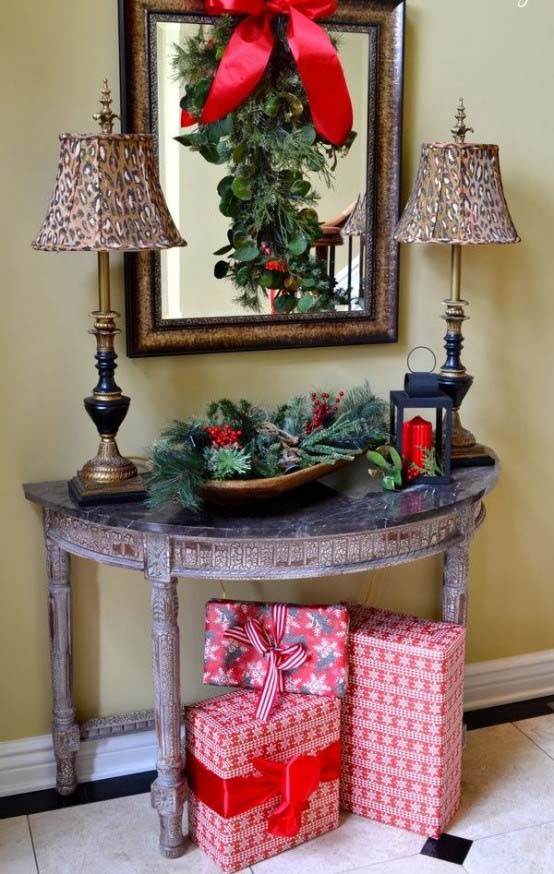 Traditional Farmhouse Entryway Chrsitmas Decor #Christmas #Christmasdecor #entryway #hallway #decorhomeideas