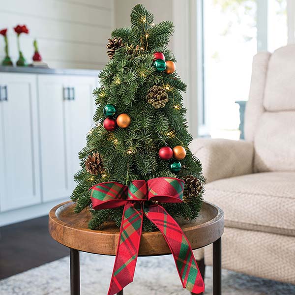 Mini Classic Table Top Christmas Tree #Christmas #tabletop #Christmastree #Christmasdecor #decorhomeideas