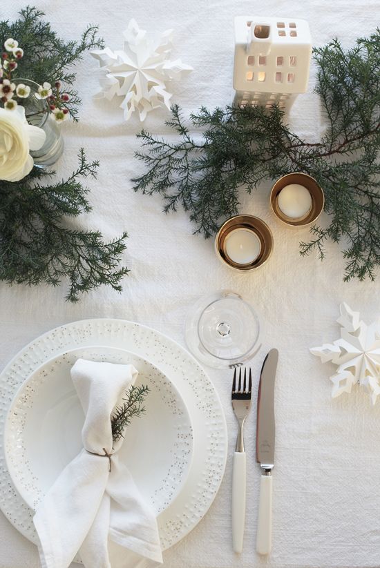 Nature-Inspired Christmas Table Decoration